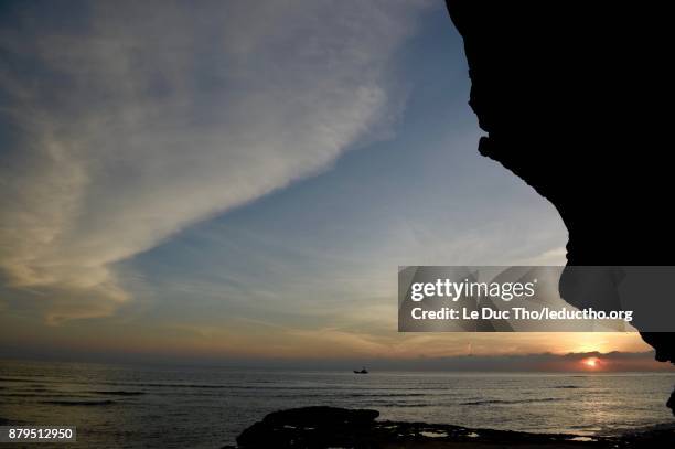 the skies above - quảng ngãi stock-fotos und bilder