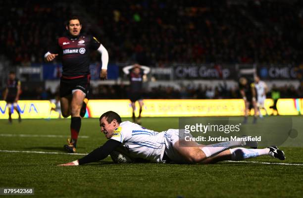 Ian Whitten of Exeter touches down a try during the Aviva Premiership match between Saracens and Exeter Chiefs at Allianz Park on November 26, 2017...