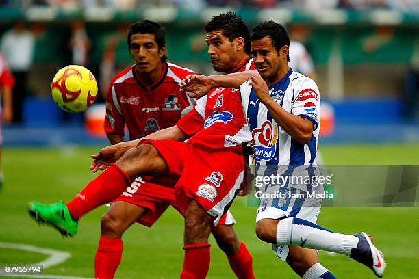 Pachuca's player Luis Montes fights for the ball with Juan de la Barrera of Indios during their semifinal match valid for the 2009 Clausura...