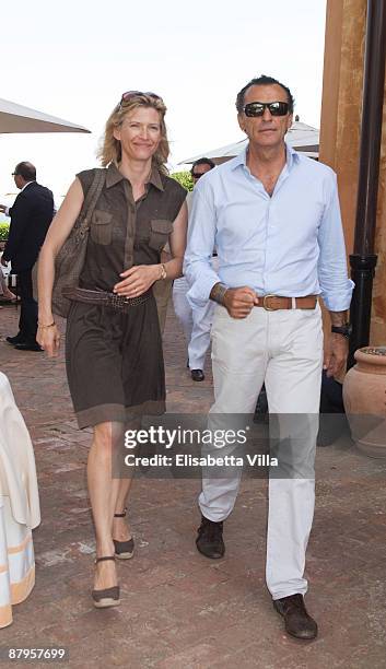 Mafalda D'Assia and Ferdinando Brachetti Peretti attend a picnic brunch at La Posta Vecchia on May 24, 2009 in Ladispoli, Italy.