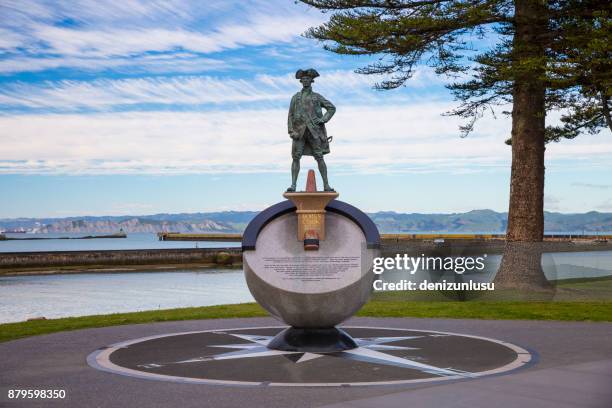 statue of captain cook - gisborne stock pictures, royalty-free photos & images