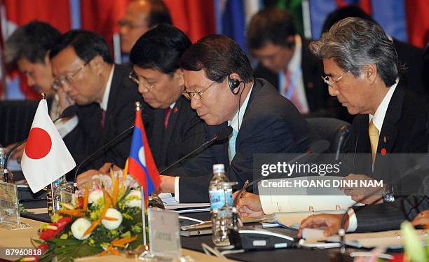 Foreign Minister Hirofumi Nakasone of Japan, Yu Myung-hwan from South Korea, Hassan Wirajuda of Indonesia, Yang Jiechi of China and Mohamed Bolkiah...