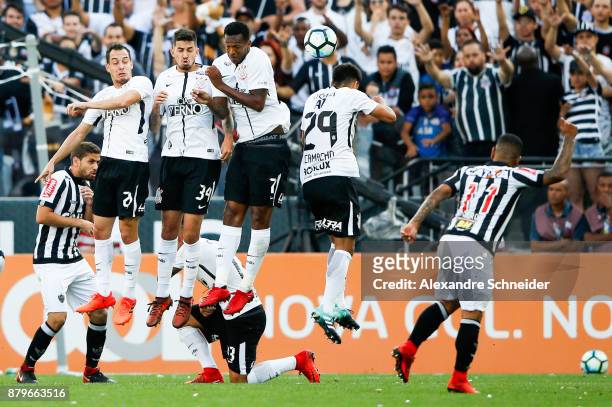 Romulo Otero of Atletico MG scores their first goal during the match against Atletico MG for the Brasileirao Series A 2017 at Arena Corinthians...