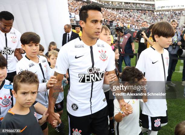 BRenter the field during the match against Atletico MG for the Brasileirao Series A 2017 at Arena Corinthians Stadium on November 26, 2017 in Sao...