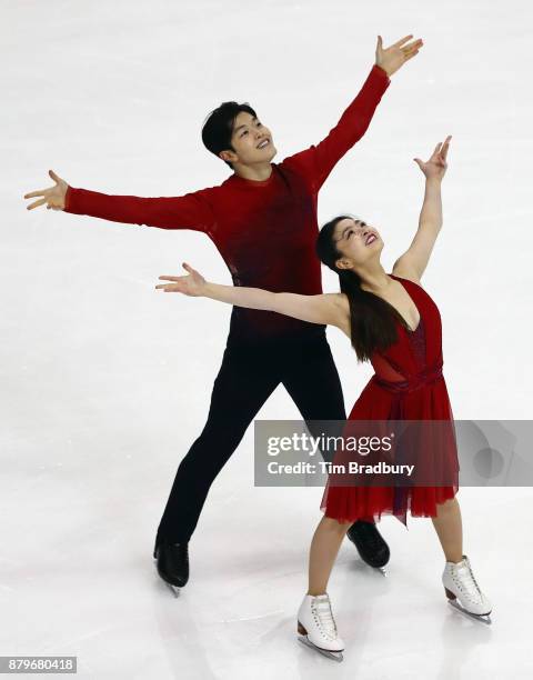 Maia Shibutani and Alex Shibutani of the United States compete in the Ice Dance Free Dance during day three of 2017 Bridgestone Skate America at Herb...