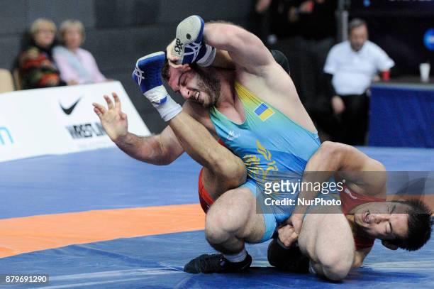 Japans T. Sonoda competes with Ukraines M. Mchedlidze during the Senior U23 Wrestling World Championships in the 97 kg class on November 26, 2017 in...