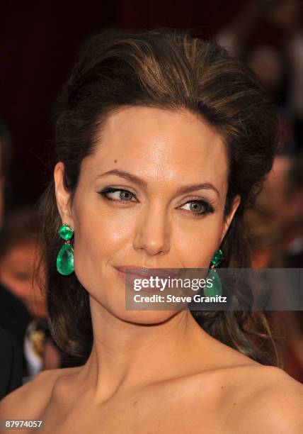 Actress Angelina Jolie arrives at the 81st Annual Academy Awards held at The Kodak Theatre on February 22, 2009 in Hollywood, California.