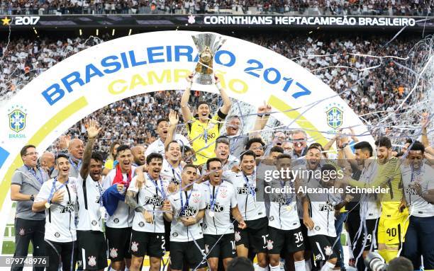 Players of Corinthians celebrate after winning the Brasileirao 2017 during the winning cerimony after the match against Atletico MG for the...