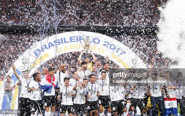 Players of Corinthians celebrate after winning the Brasileirao 2017 during the winning cerimony after the match against Atletico MG for the...