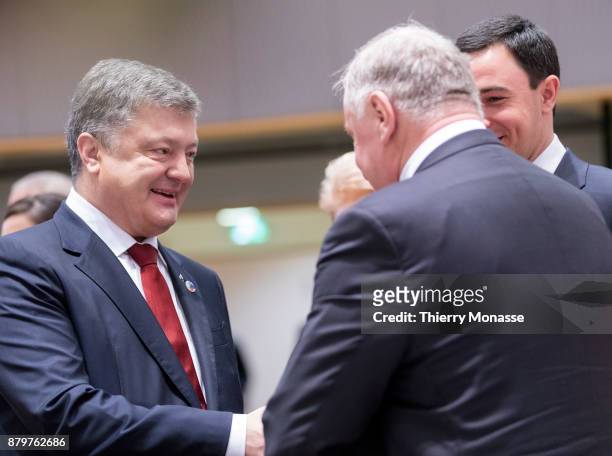 Ukrainian President Petro Oleksiyovych Poroshenko arrives for an EU-Eastern partnership summit on November 24, 2017 in Brussel, Belgium.
