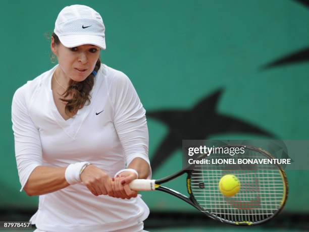 Kazakhstan's Galina Voskoboeva returns a ball to India's Sania Mirza during the French Open tennis first round match on May 26, 2009 at Roland Garros...