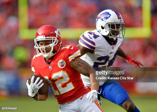 Kansas City Chiefs wide receiver Albert Wilson heads for the end zone past Buffalo Bills defensive back Leonard Johnson for a touchdown in the third...