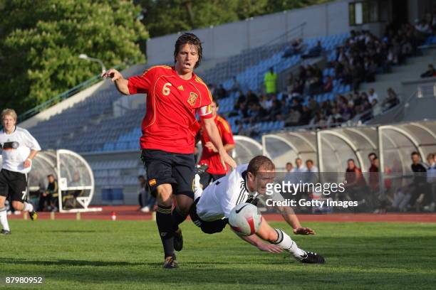 Ignacio Camacho of Spain battles for the ball with Konstantin Rausch of Germany during the U19 Euro Qualifier match between Spain and Germany at the...