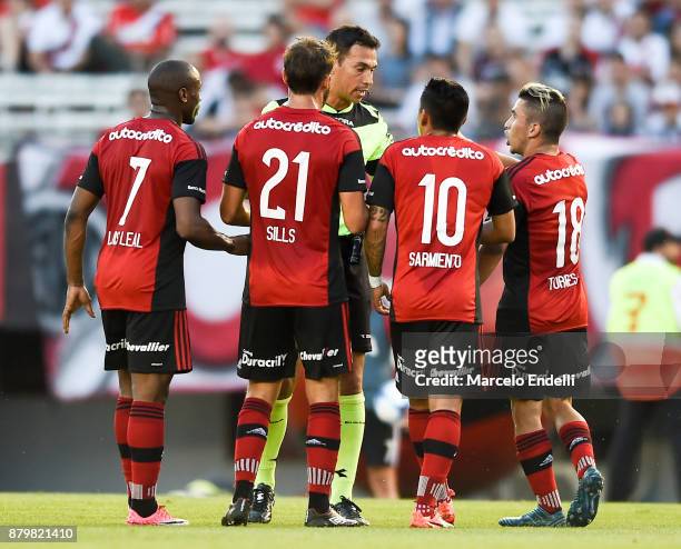 Luis Leal, Juan Sills, Brian Sarmiento and Joaquin Torres of Newell's Old Boys argue with referee Facundo Tello during a match between River and...