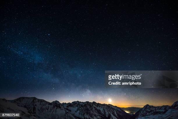 cloud typologies - night sky milky way - sky stars imagens e fotografias de stock