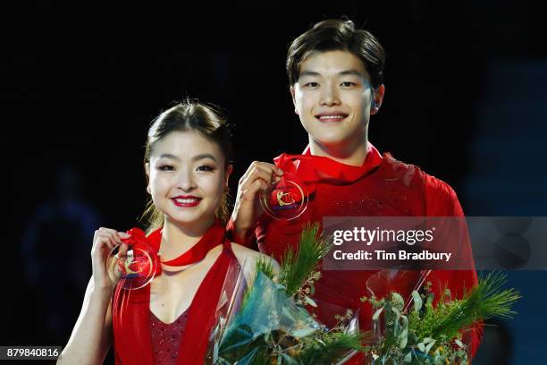 Gold medalists Maia Shibutani and Alex Shibutani of the United States pose after competing in the Ice Dance Free Dance during day three of 2017...