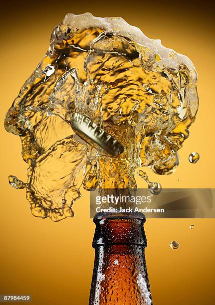 beer splash - beer splashing stock pictures, royalty-free photos & images