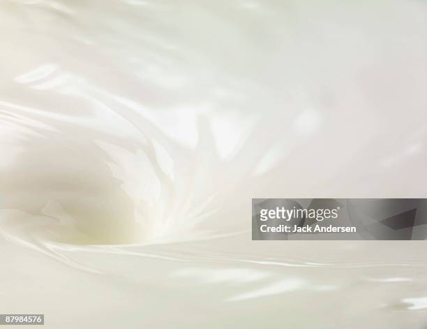 white milk whirlpool - draaikolk stockfoto's en -beelden