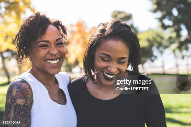 identical twin sisters - sisterhood stock pictures, royalty-free photos & images