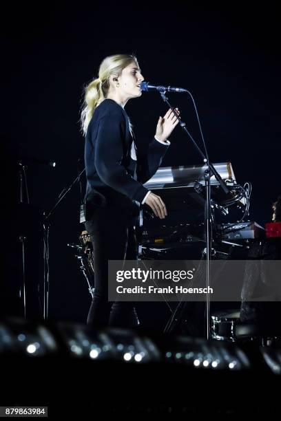 Singer Hannah Reid of the British band London Grammar performs live on stage during a concert at the Velodrom on November 26, 2017 in Berlin, Germany.