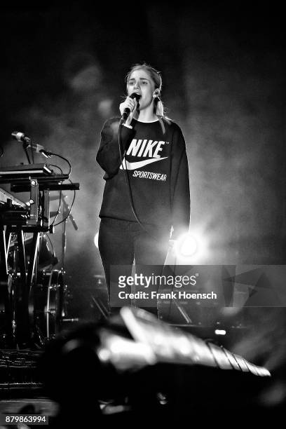 Singer Hannah Reid of the British band London Grammar performs live on stage during a concert at the Velodrom on November 26, 2017 in Berlin, Germany.