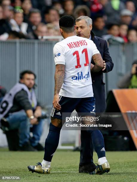 Memphis Depay of Olympique Lyon, Coach Bruno Genesio of Olympique Lyon during the French League 1 match between Nice v Olympique Lyon at the Allianz...