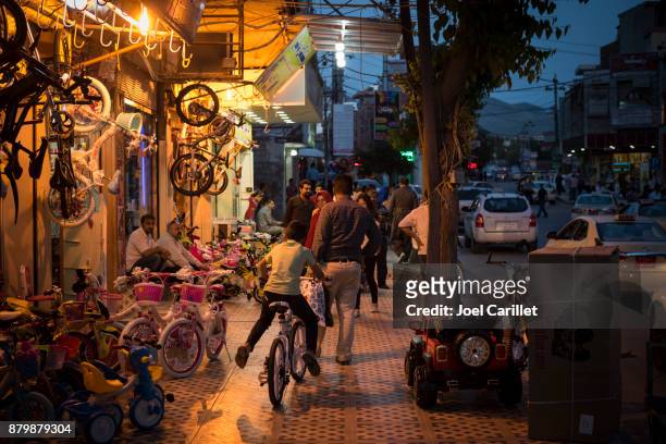 commercial life in kurdish city of sulaymaniyah, iraq - sulaymaniyah stock pictures, royalty-free photos & images