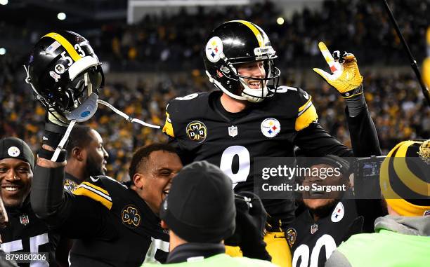 Chris Boswell of the Pittsburgh Steelers celebrates with teammates after kicking a 53 yard field goal to give the Pittsburgh Steelers a 31-28 win...