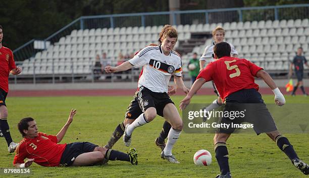 Sebastian Rudy of Spain battles for the ball with Toni Kroos of Germany during the U19 Euro Qualifier match between Spain and Germany at the A Le Coq...