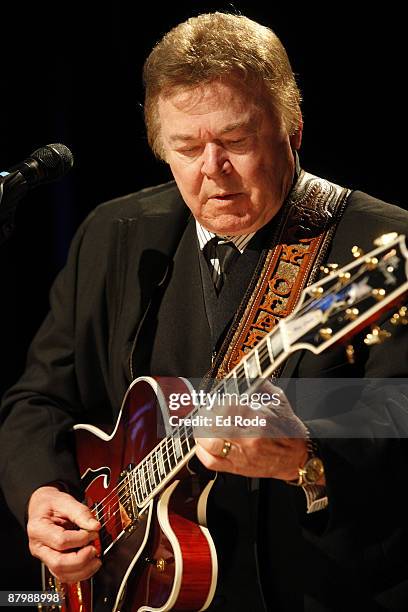 Roy Clark attends the 2009 Country Music Hall of Fame Medallion Ceremony on May 17, 2009 in Nashville, Tennessee.