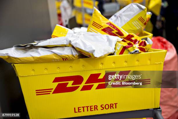 423 Dhl Worldwide Express Stock Photos, High-Res Pictures, and