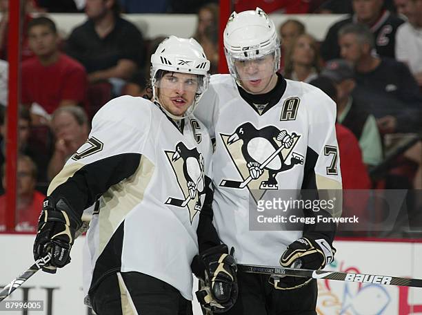 Sidney Crosby of the Pittsburgh Penguins talks with teammate Evgeni Malkin during Game Four of the Eastern Conference Championship Round of the 2009...
