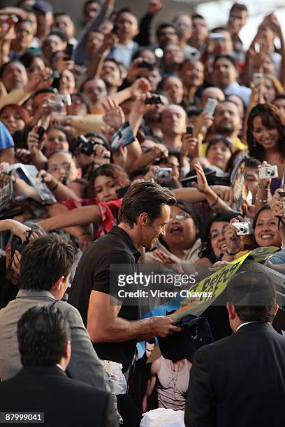 Actor Hugh Jackman attends the premiere of "X-Men Origins: Wolverine" at the Auditorio Nacional on May 26, 2009 in Mexico City, Mexico.