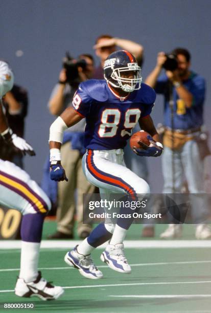 Amani Toomer of the New York Giants returns a punt against the Minnesota Vikings during an NFL football game September 29, 1996 at Giants Stadium in...