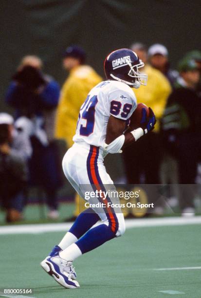 Amani Toomer of the New York Giants returns a punt against the New York Jets during an NFL football game September 22, 1996 at Giants Stadium in East...