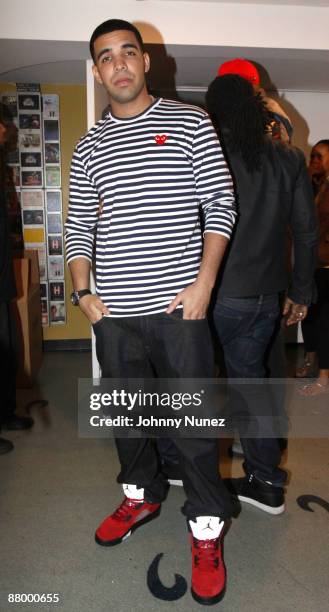 Drake In 2009 Drake 2009 Photos and Premium High Res Pictures - Getty Images
