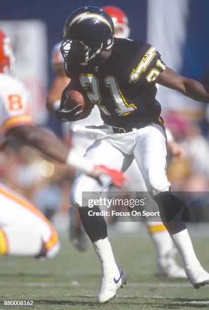 Darrien Gordon of the San Diego Chargers carries the ball against the Kansas City Chiefs during an NFL football game October 17, 1993 at Jack Murphy...