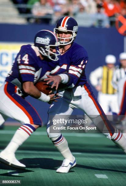 Doug Kotar of the New York Giants takes the handoff from quarterback Jerry Golsteyn during an NFL football game circa 1977 at The Meadowlands in East...