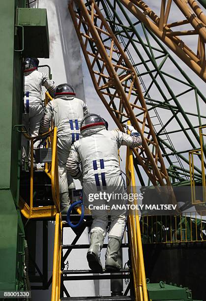 The members of the main international space crew, Canadian astronaut Robert Thirsk , European Space Agency astronaut Frank De Winne of Belgium and...