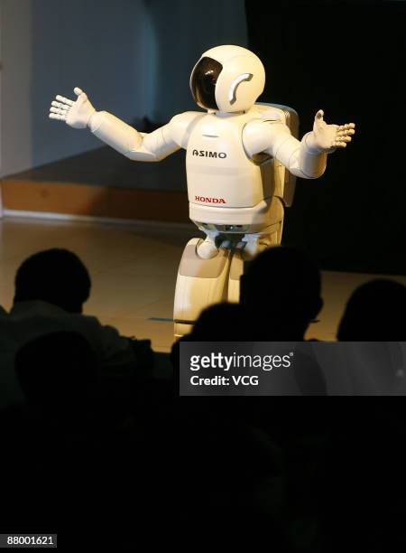 Asimo, the robot of Japanese car maker Honda, takes part in an interactive activity with the students at Wuchang Experimental Primary School on May...