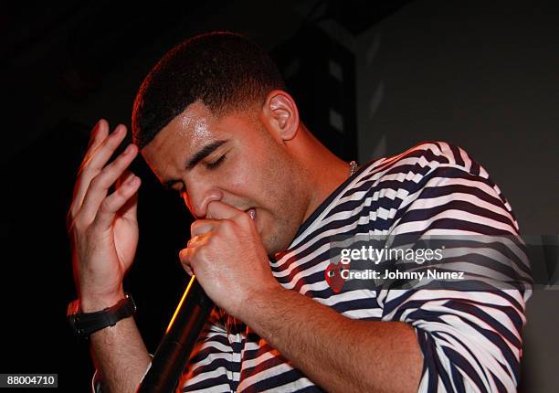 Drake In 2009 Drake 2009 Photos and Premium High Res Pictures - Getty Images