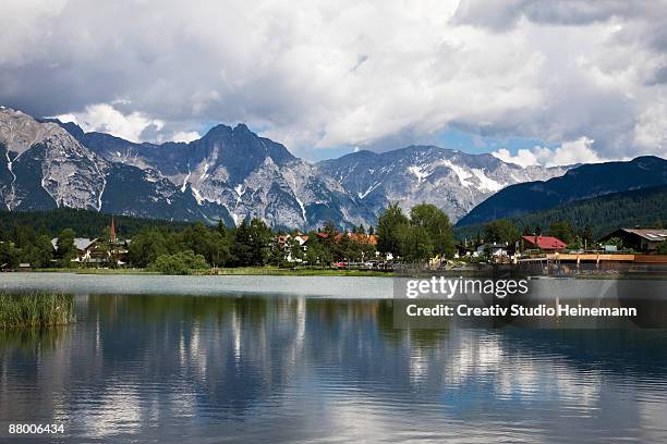 austria, tyrol, seefeld, wildsee - seefeld photos et images de collection