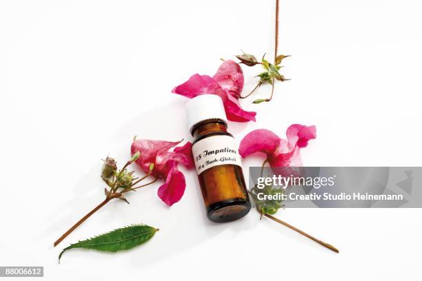 bottle with bach flower stock remedy, impatiens - bachblüten stock-fotos und bilder