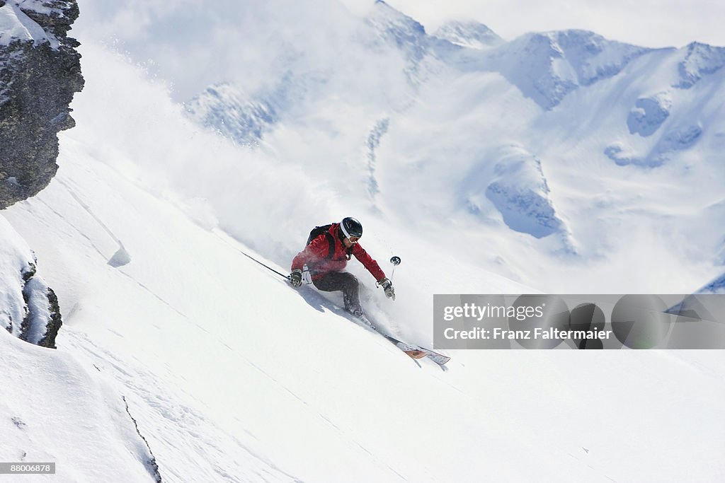 Austria, Tyrol, Zillertal, Gerlos, Freeride, Man skiing downhill