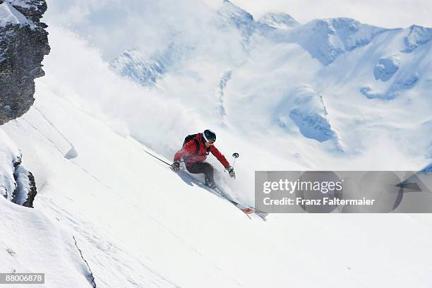 austria, tyrol, zillertal, gerlos, freeride, man skiing downhill - tiefschnee stock-fotos und bilder
