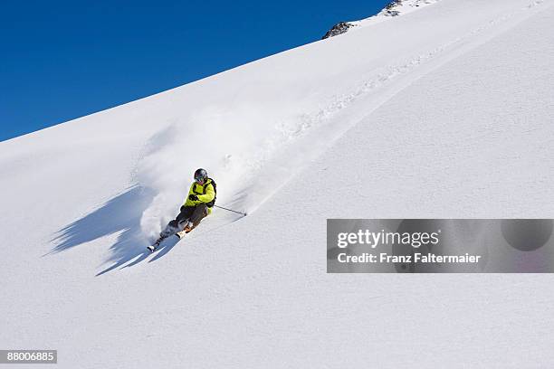 austria, salzburger land, kaprun, freeride, man skiing downhill - tiefschnee stock-fotos und bilder