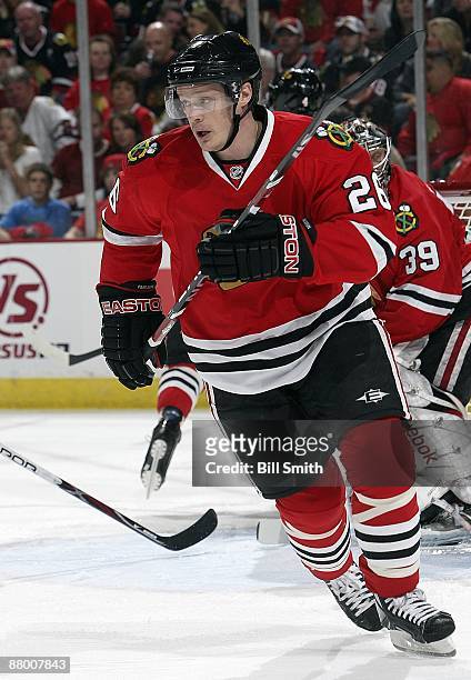 Samuel Pahlsson of the Chicago Blackhawks turns towards the puck during Game Three of the Western Conference Finals of the 2009 Stanley Cup Playoffs...