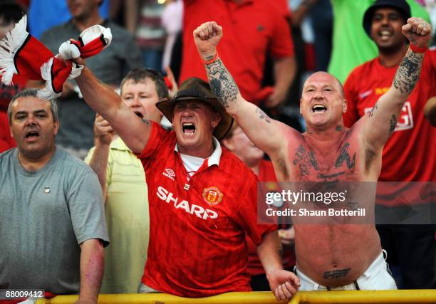 Football fans attend the UEFA Champions League Final match between Barcelona and Manchester United at the Stadio Olimpico on May 27, 2009 in Rome,...