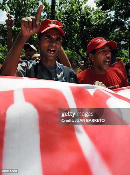 Supporters of Venezuelan President Hugo Chavez shout slogans during a demonstration against the international forum "El desafío latinoamericano:...