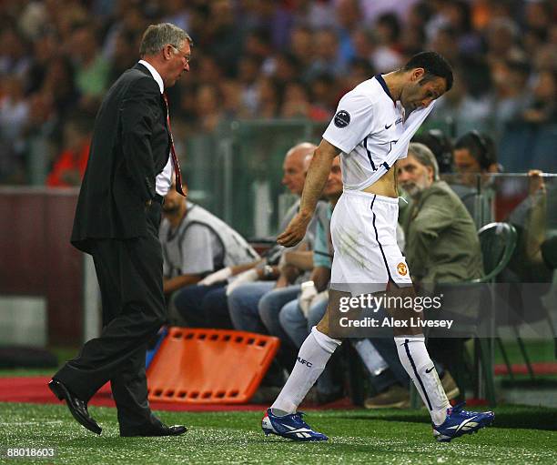 Ryan Giggs of Manchester United leaves the pitch next to Sir Alex Ferguson manager of Manchester United during the UEFA Champions League Final match...